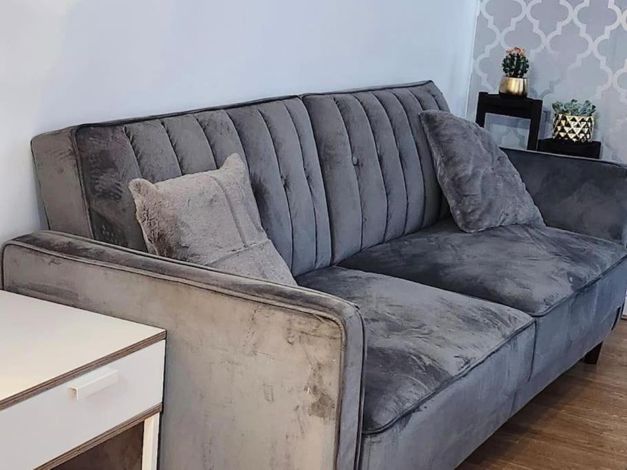 Spacious Ground Floor 2 Bedroom 2 Bathroom Flat In Hatfield Near Hertfordshire University Private Car Park Sleeps 5-6 מראה חיצוני תמונה