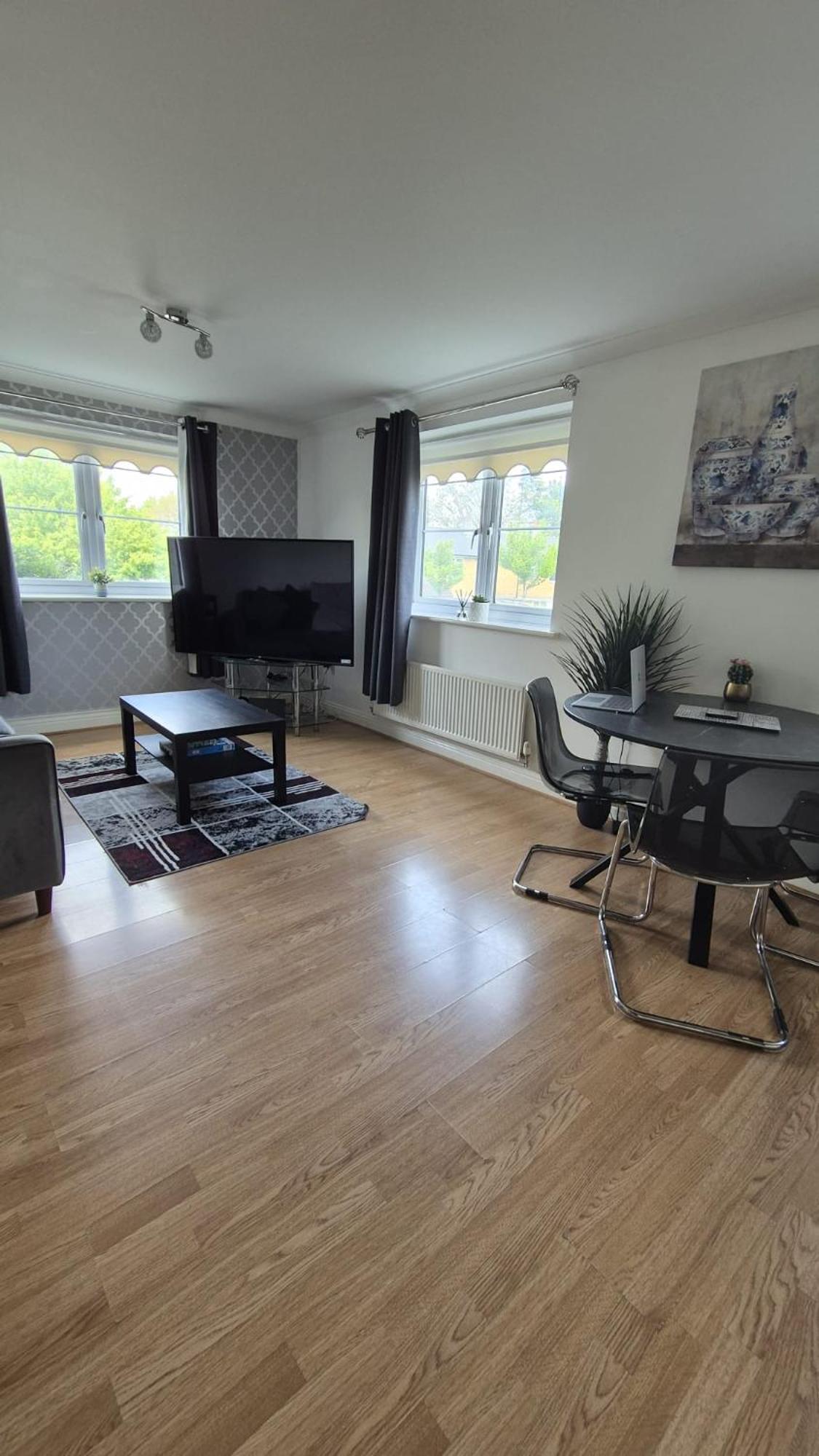 Spacious Ground Floor 2 Bedroom 2 Bathroom Flat In Hatfield Near Hertfordshire University Private Car Park Sleeps 5-6 מראה חיצוני תמונה