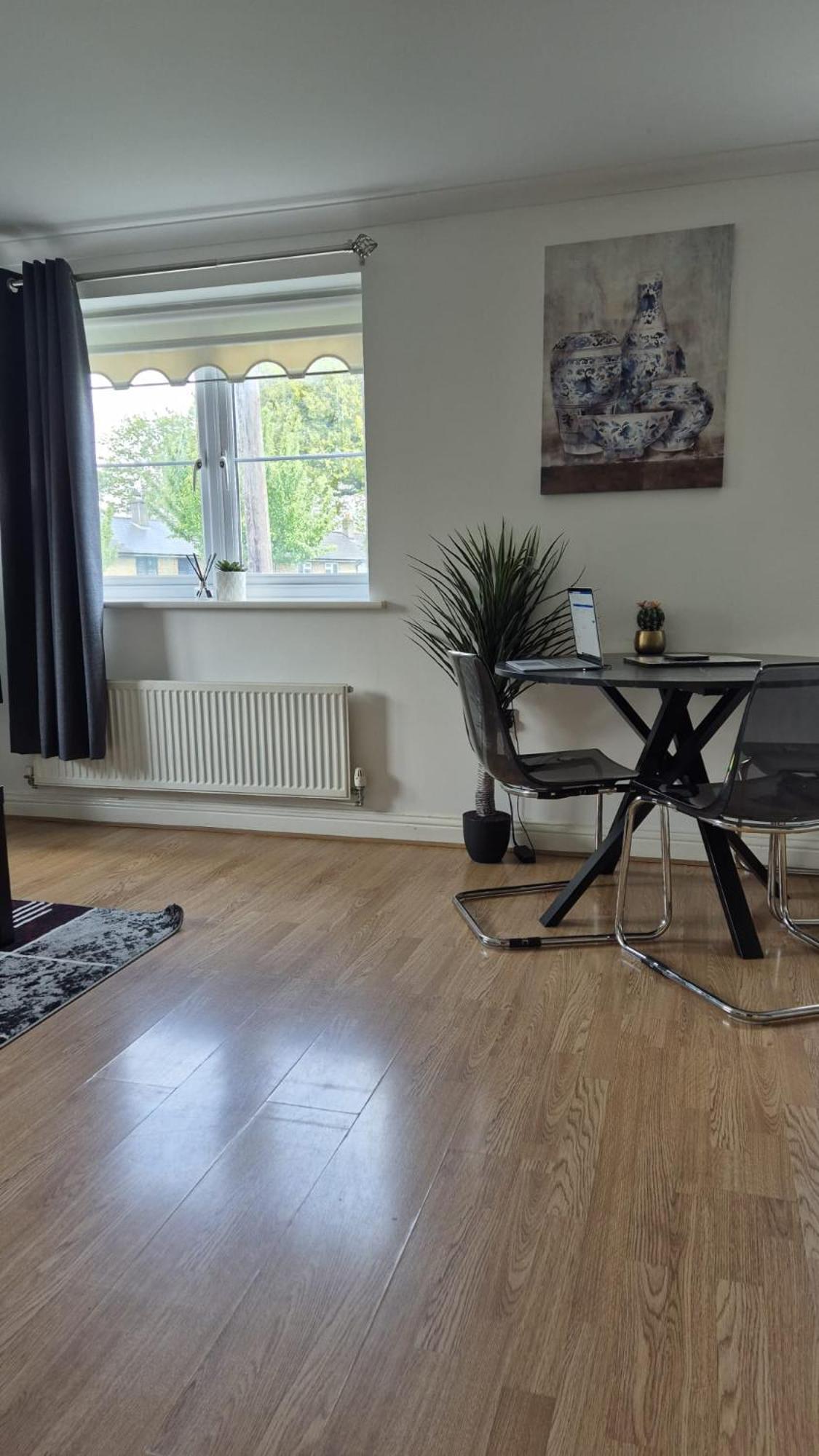 Spacious Ground Floor 2 Bedroom 2 Bathroom Flat In Hatfield Near Hertfordshire University Private Car Park Sleeps 5-6 מראה חיצוני תמונה